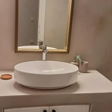 Remvi Main House Apartment